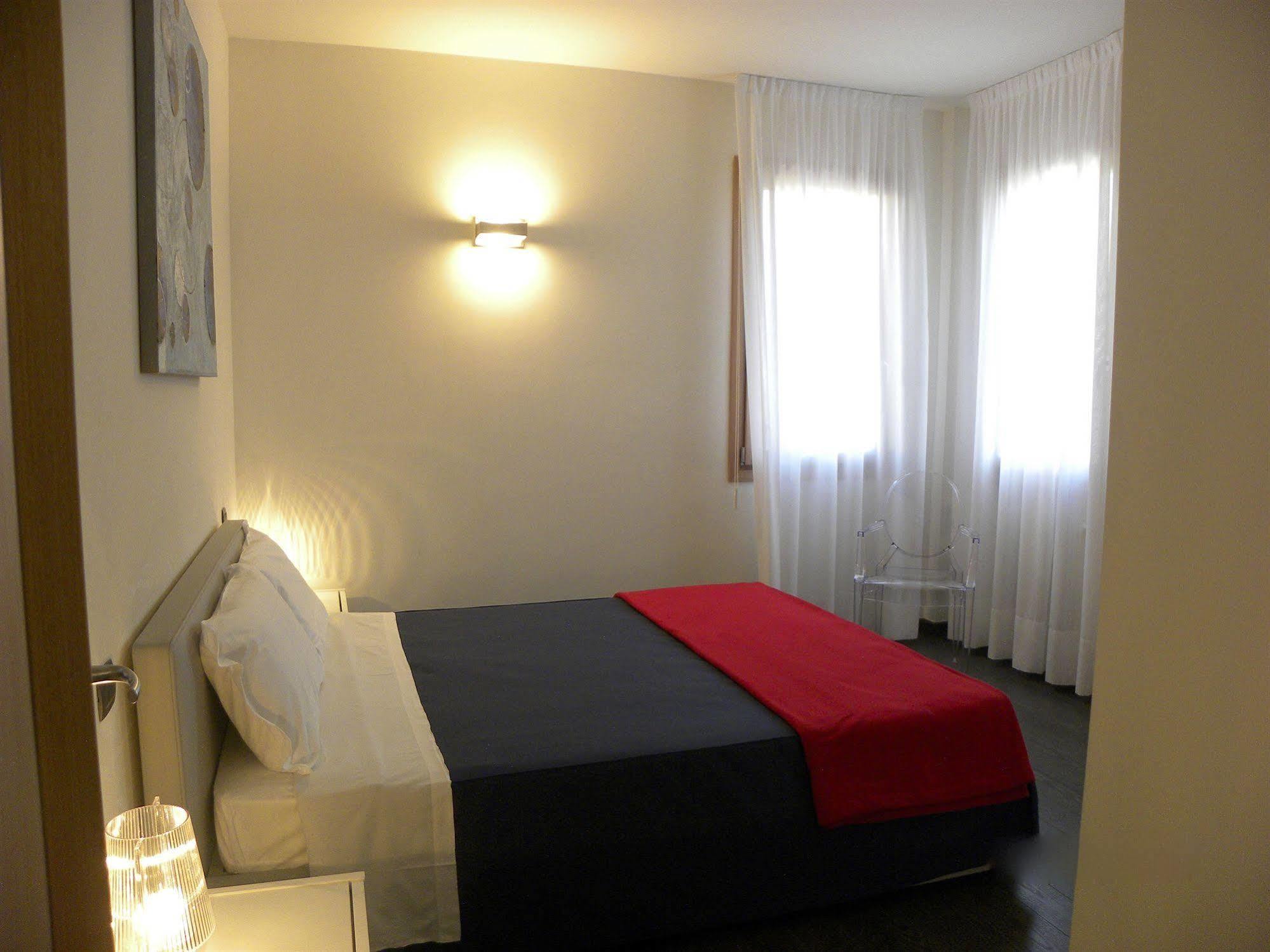 Venice Apartments Dante Mestre Eksteriør bilde